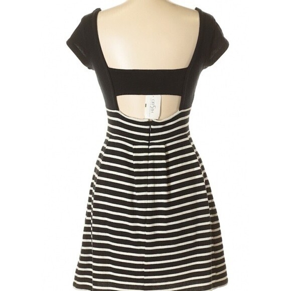 *2/$25*  French Connection Black Striped Open Back Dress Size 0 - Picture 5 of 5